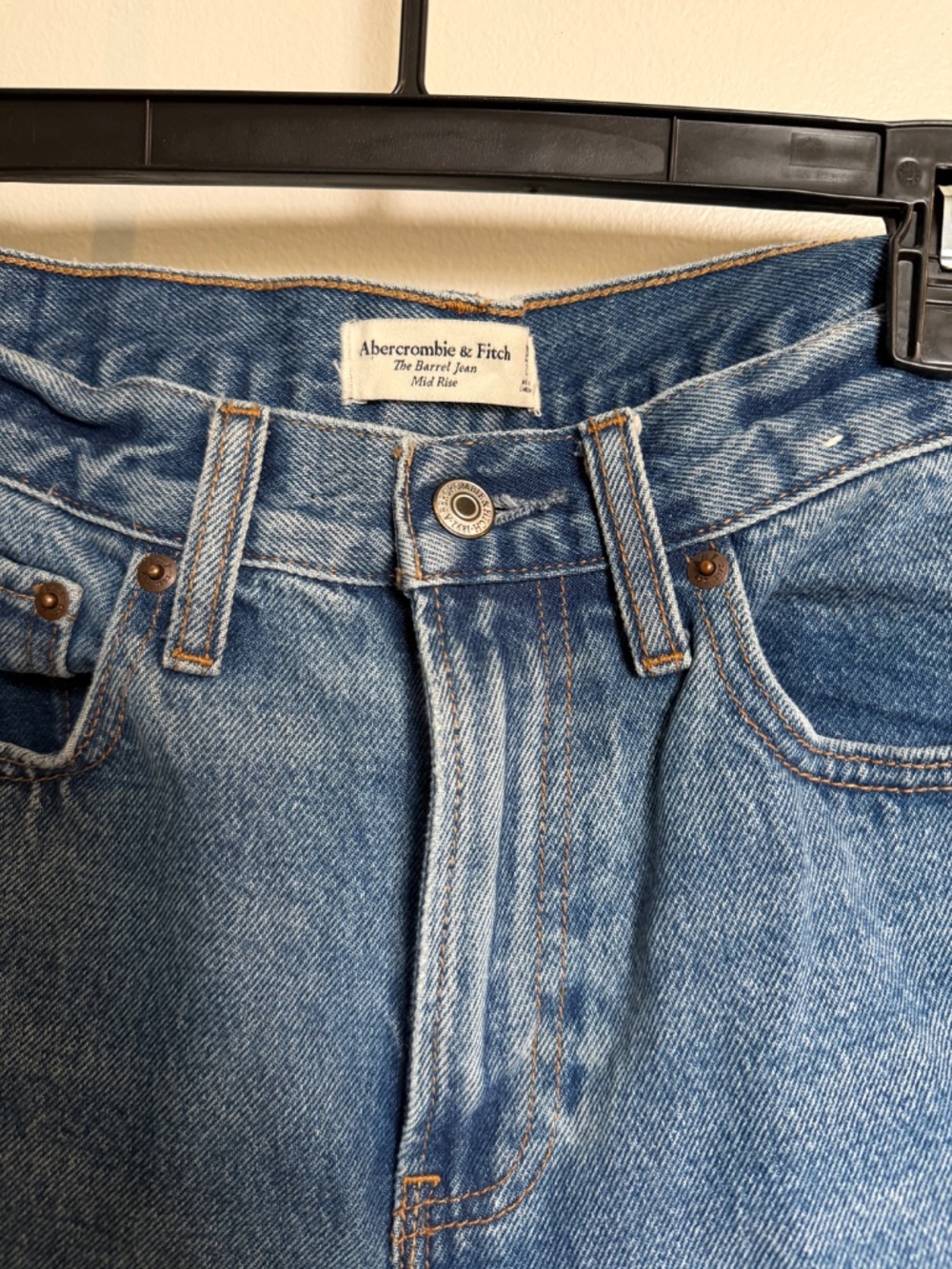Abercrombie barrel jeans - Picture 2 of 4